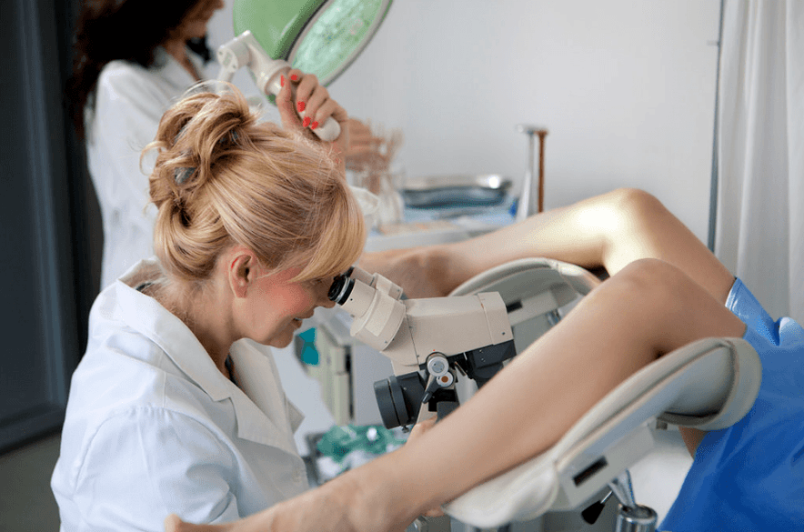 Colposcopy for the diagnosis of genital warts in women